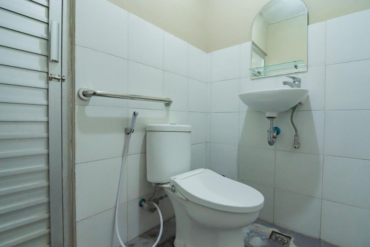 Отель Reddoorz At Jalan Raya Lembang Padasul Номер фото