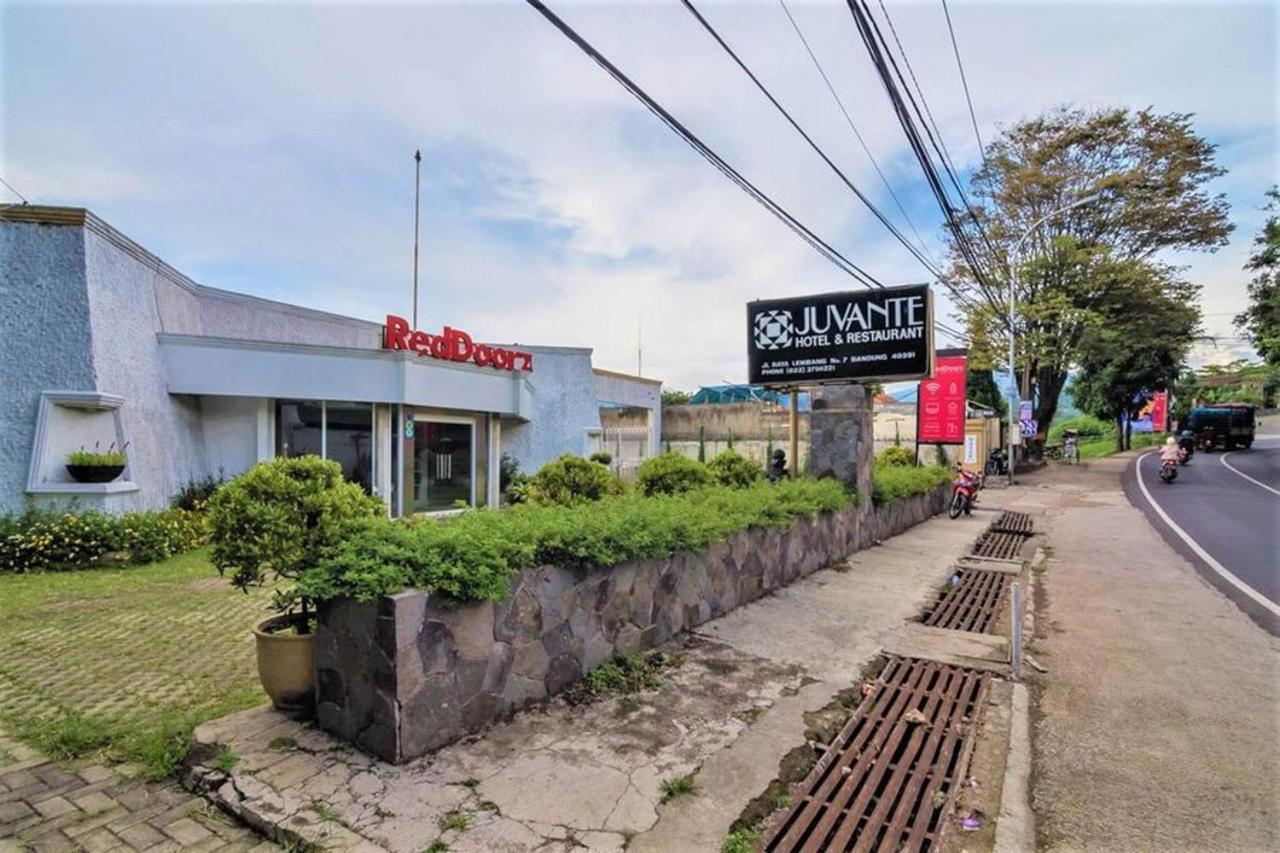 Отель Reddoorz At Jalan Raya Lembang Padasul Экстерьер фото